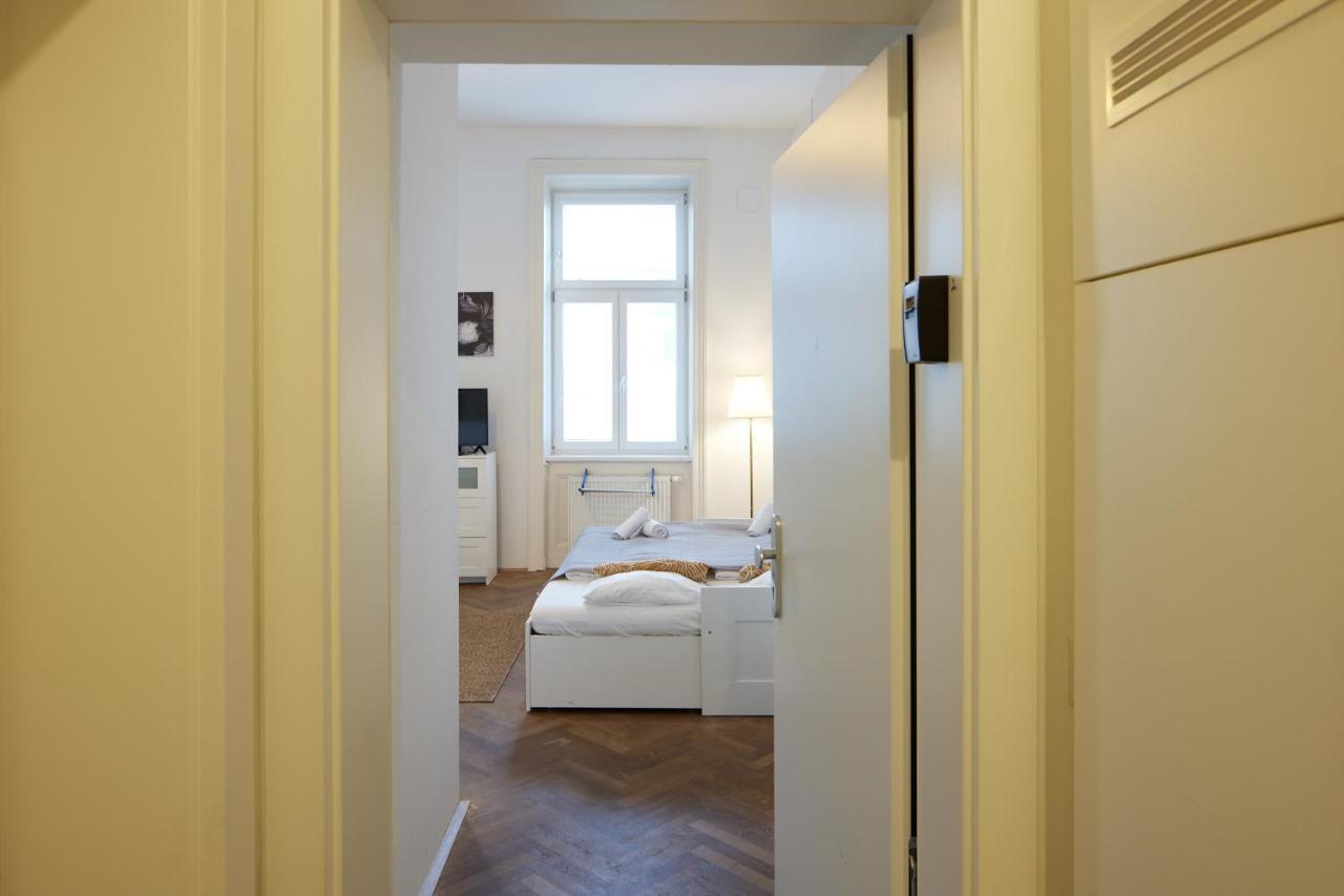 Close To Metro Iii Apartment